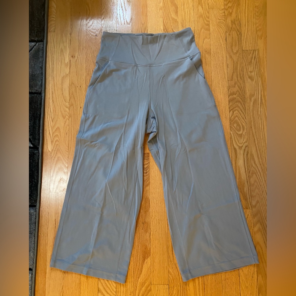 🍋Lululemon Align Wide Leg Super High Rise Crop 23” (gray)